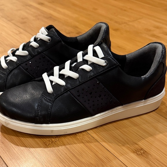Bzees Black Sneakers with White Laces - Picture 1 of 8